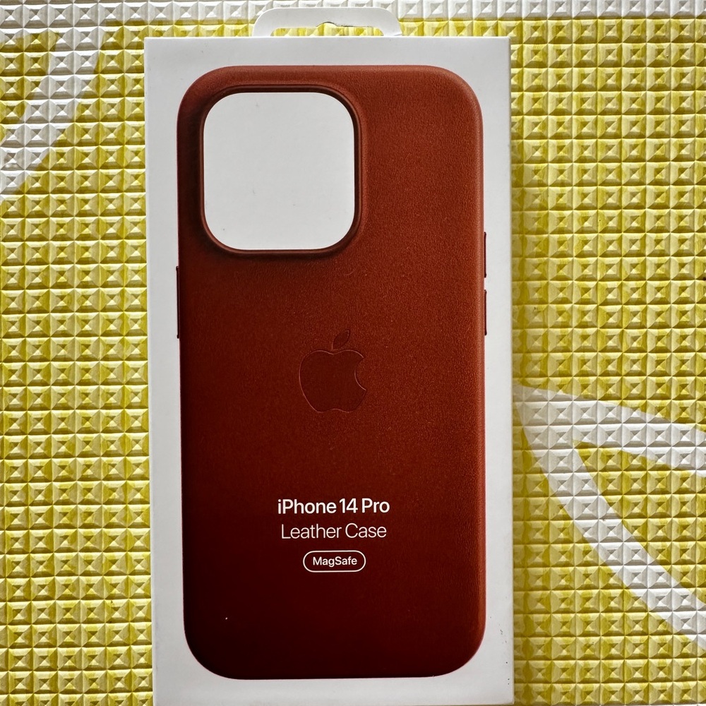 Apple - iPhone 14 Pro Leather Case with MagSafe - Umber